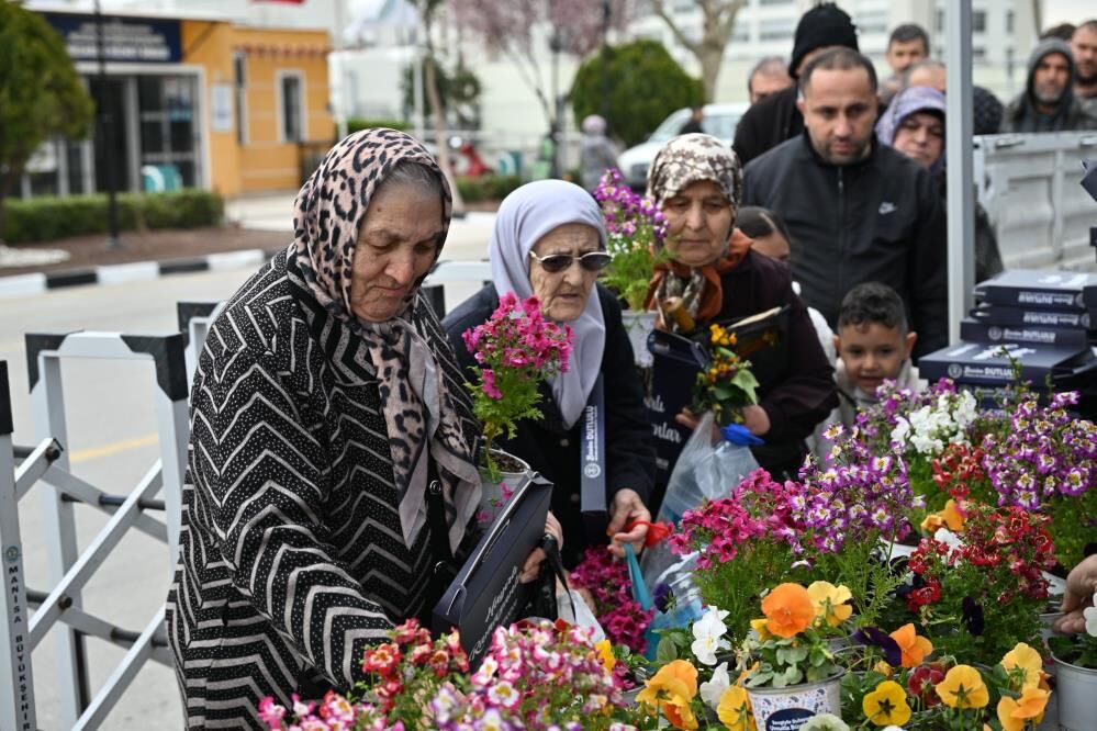 Manisa Büyükşehir'den Kabir Ziyaretlerine Anlamlı Destek