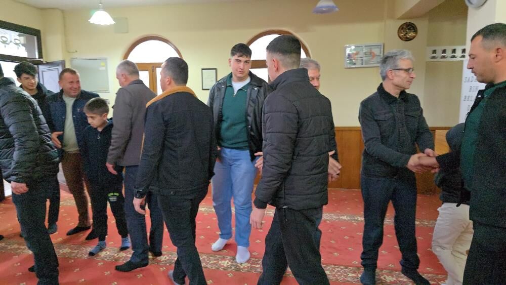 Küslerin barıştığı bayramlaşma halkası geleneği yaşatıldı