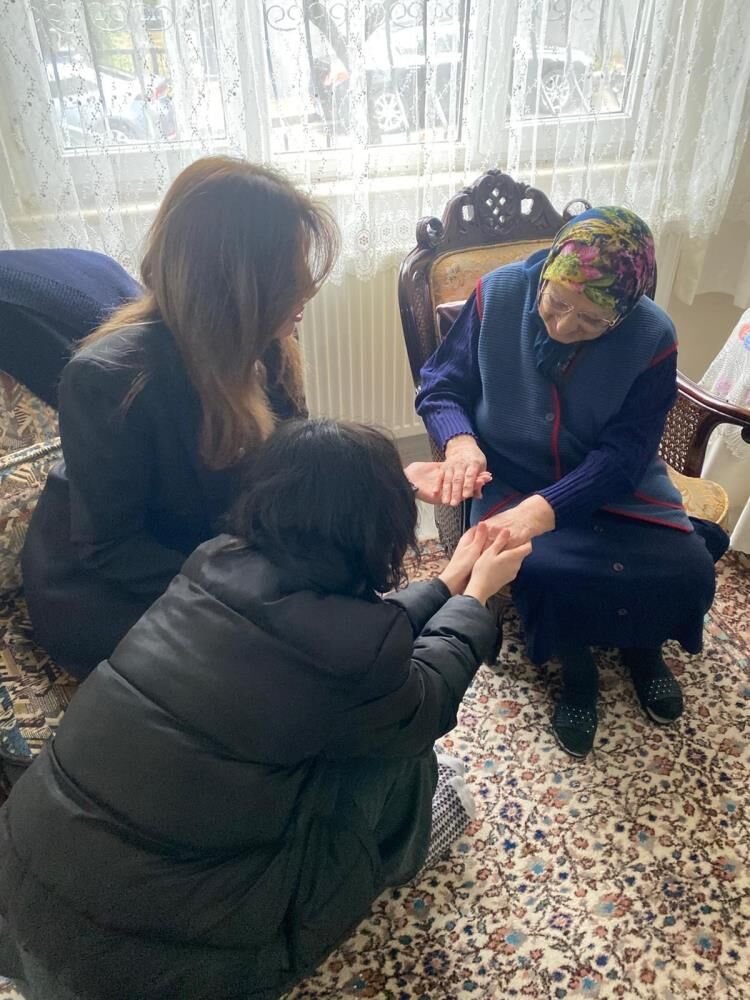 Manisa'da bayramda yürekleri ısıtan ziyaret!