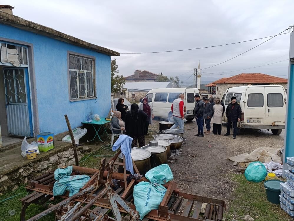 Manisa'nın ilçesinde vatandaşın açık alan çilesi!-1