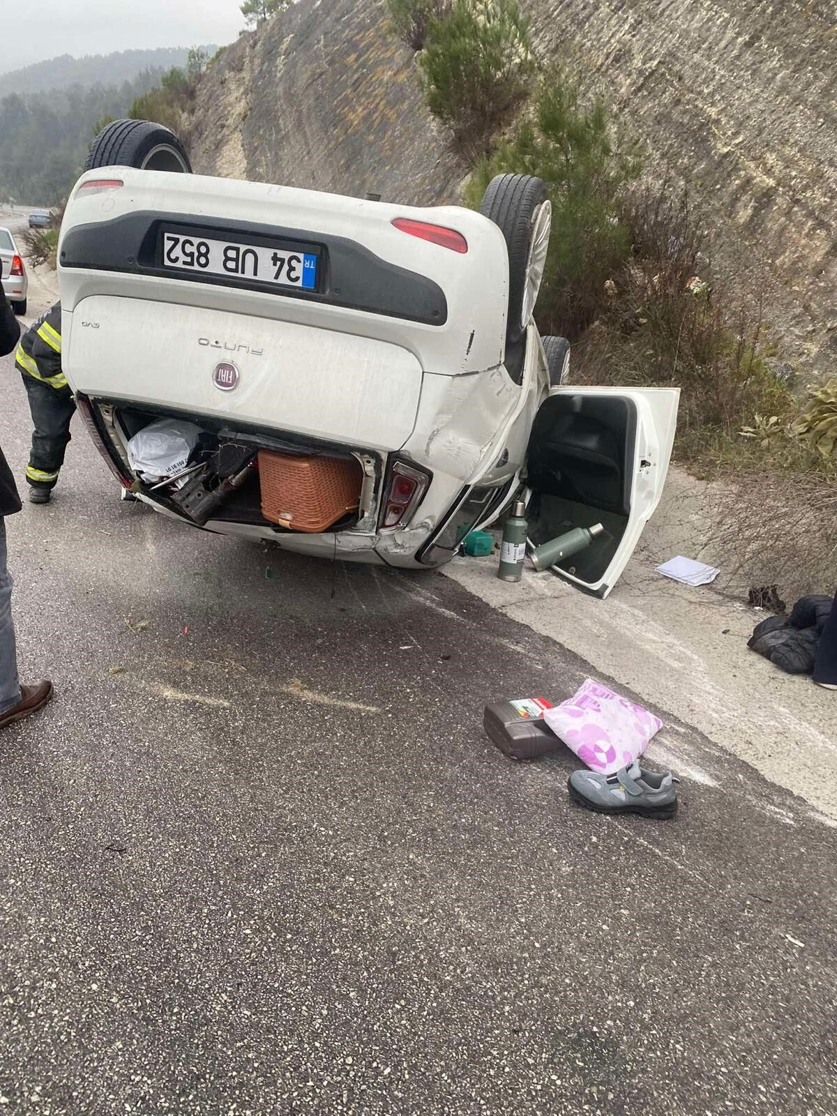 Sarıgöl-Buldan yolunda otomobil takla attı-.1