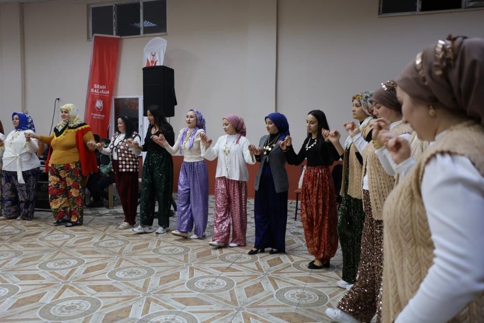 Manisa'da 'Şalvar Gecesi' Eğlencesi