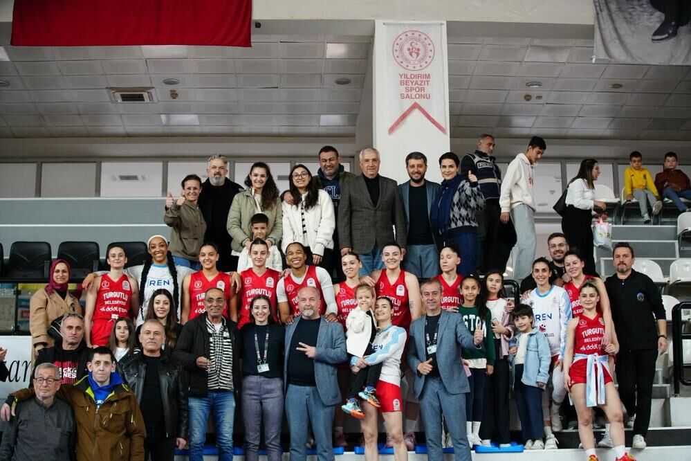 Manisa’nın Tek Kadın Basketbol Takımı Zaferle Döndü