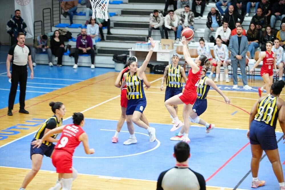 Manisa’nın Tek Kadın Basketbol Takımı Zaferle Döndü-2