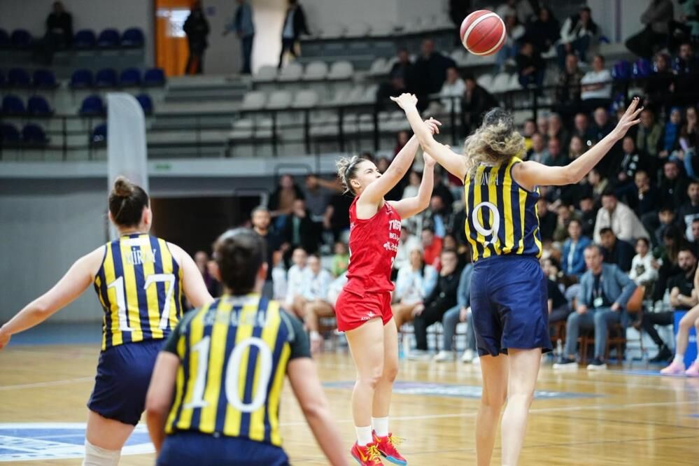 Manisa’nın Tek Kadın Basketbol Takımı Zaferle Döndü-4