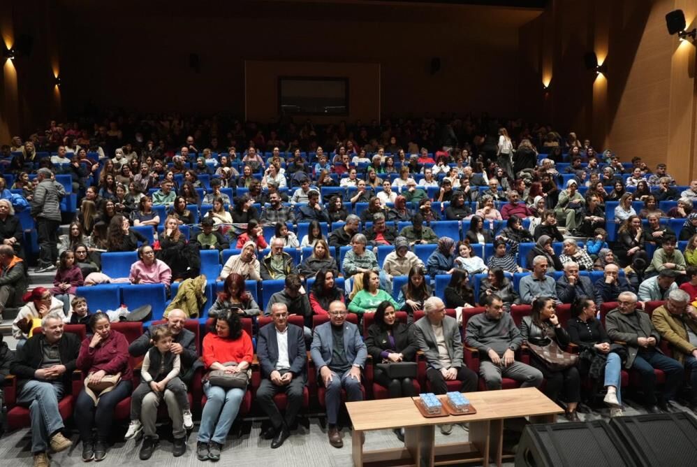 Manisa'da Tiyatro Rüzgarı Esecek