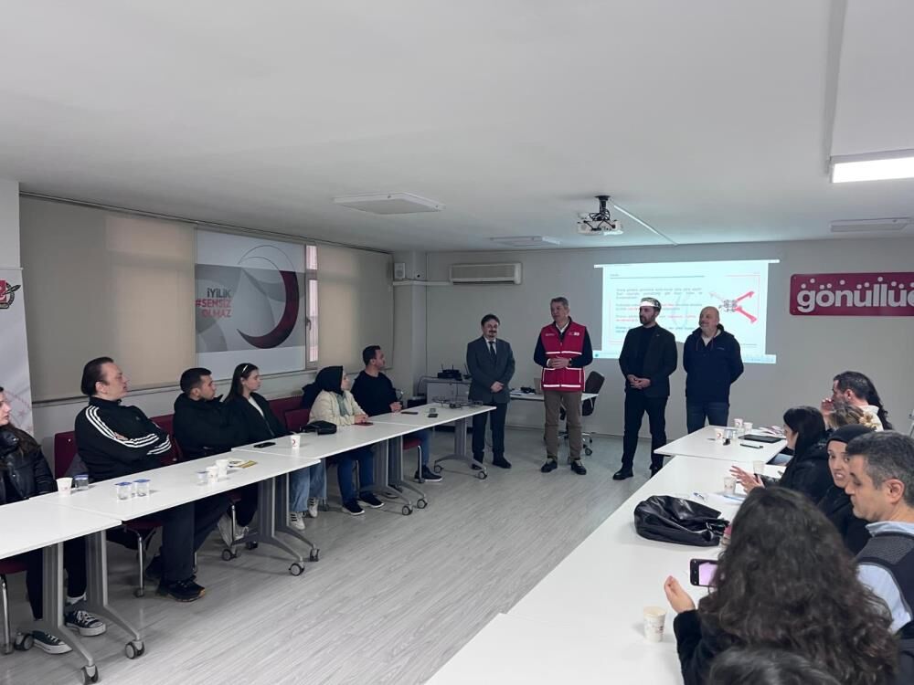 Manisa Medya Akademisi’nde gazetecilere drone eğitimi!-1