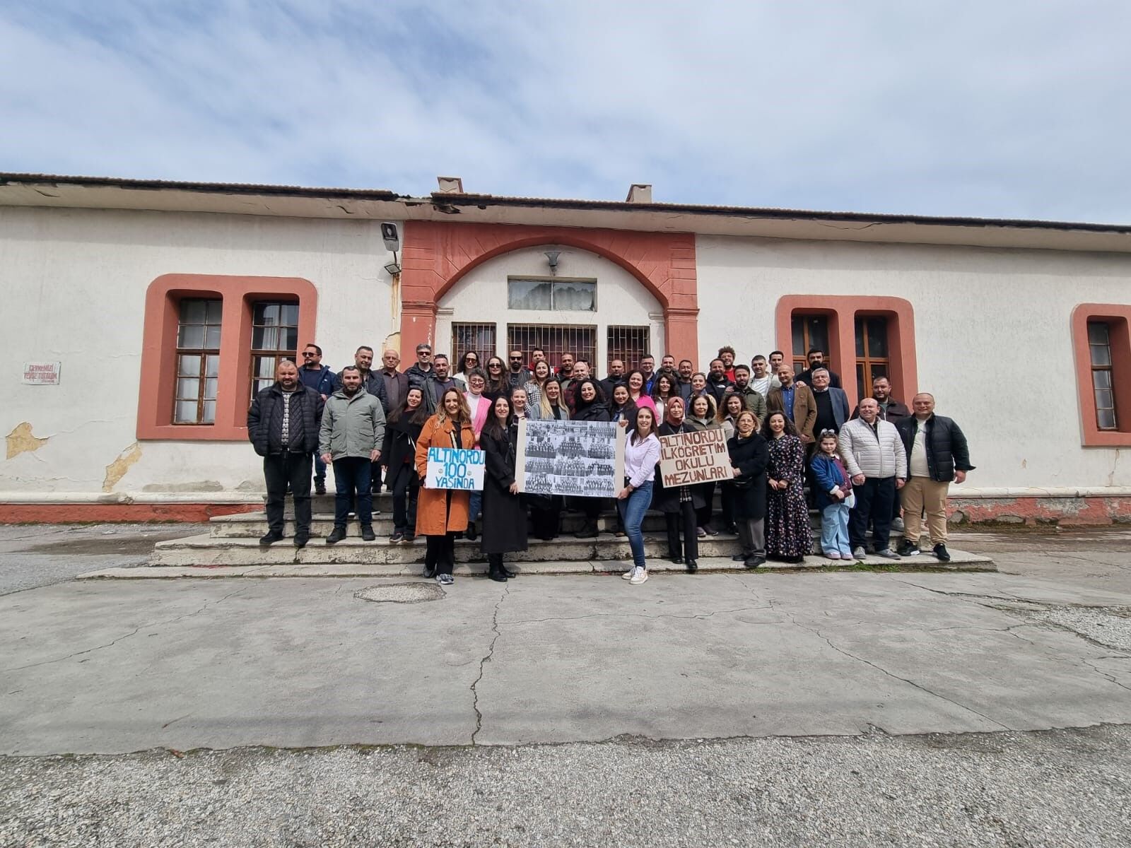 Salihli'de 25 yıl sonra duygulandıran buluşma-.3.1.