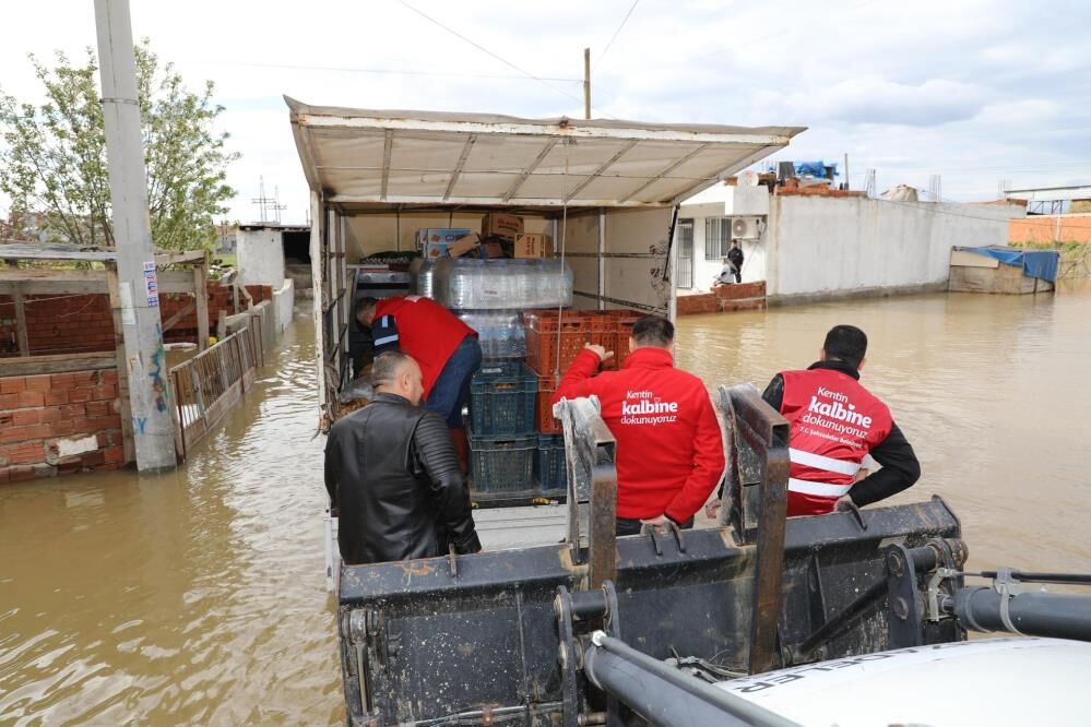 Manisa'da mahsur kalan vatandaşlara yardım eli!