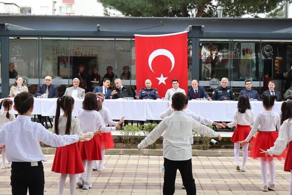 Ahmetli’de Nevruz Coşkusu Baharın Gelişi Heyecanla Kutlandı (11)