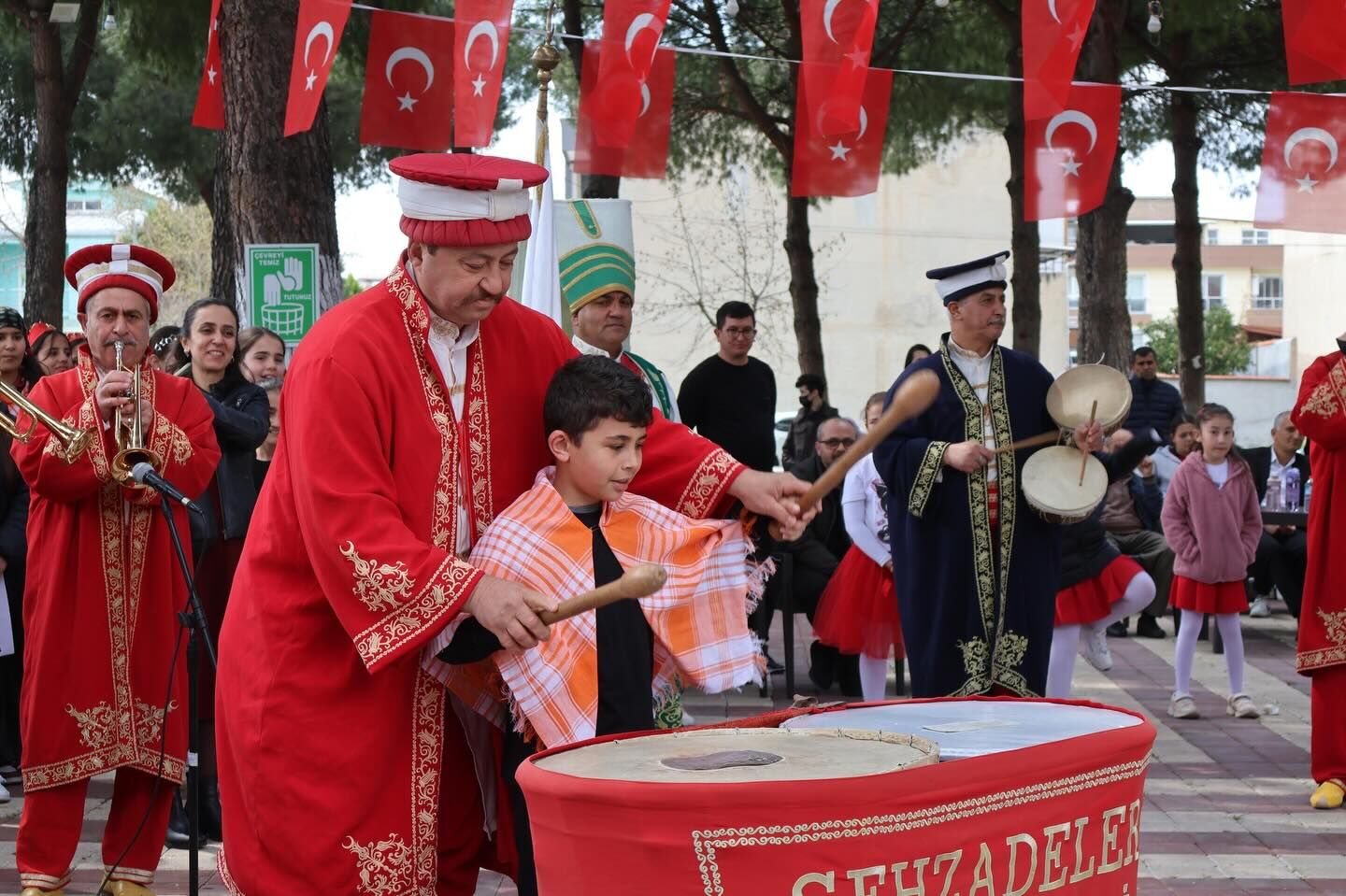 Ahmetli’de Nevruz Coşkusu Baharın Gelişi Heyecanla Kutlandı (3)
