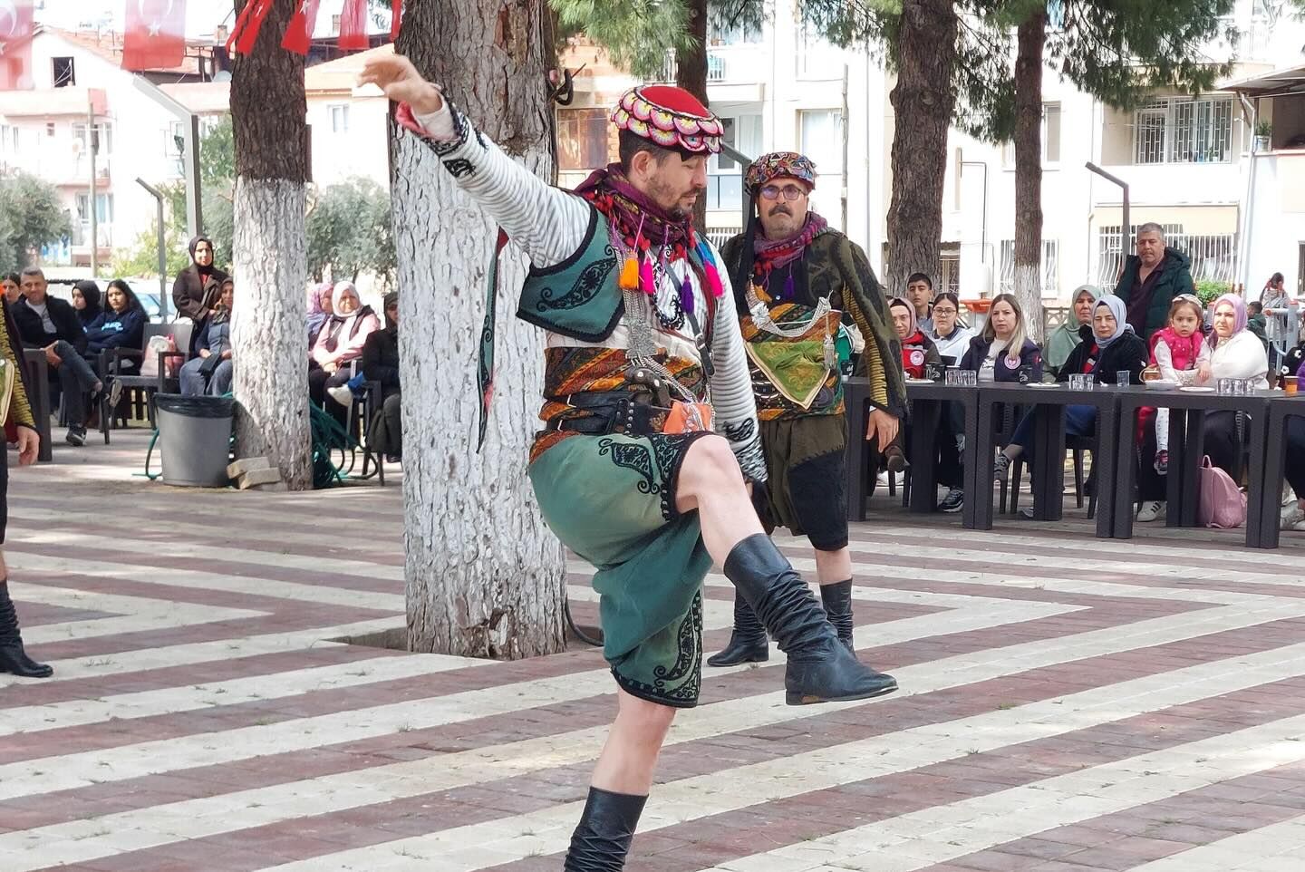 Ahmetli’de Nevruz Coşkusu Baharın Gelişi Heyecanla Kutlandı (6)