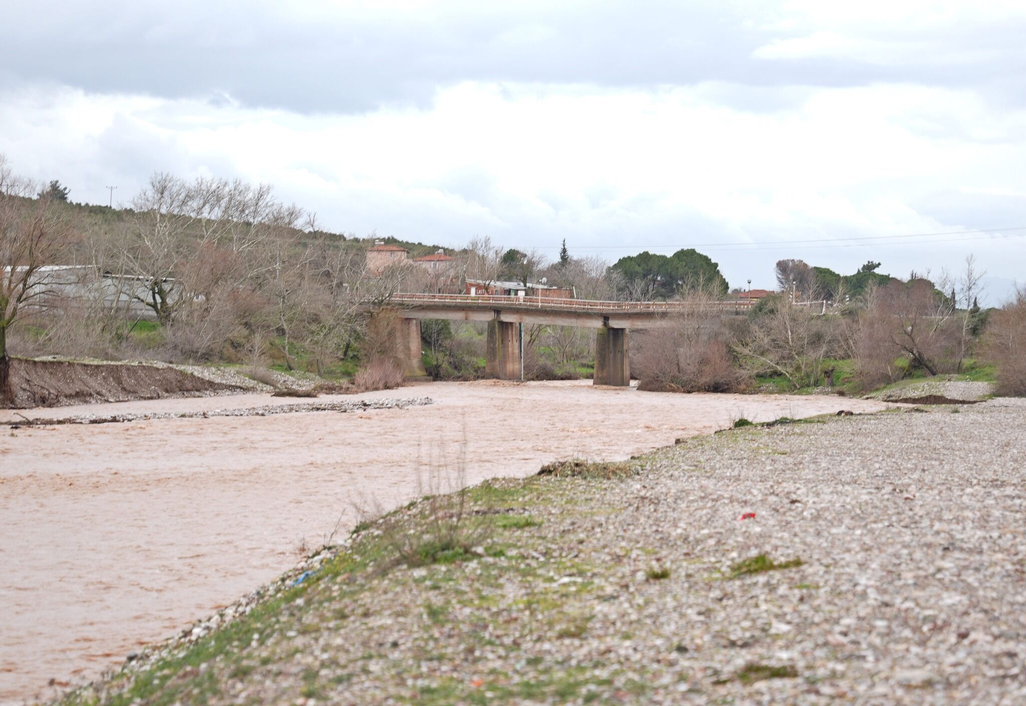 Akhisar’da Kritik Köprü Trafiğe Kapatıldı! (1)