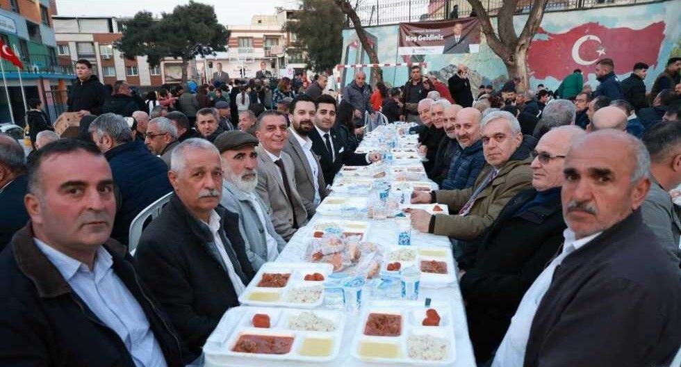Şehzadeler Belediyesi Bayındırlık Mahallesi’nde vatandaşlarla iftar yaptı-2