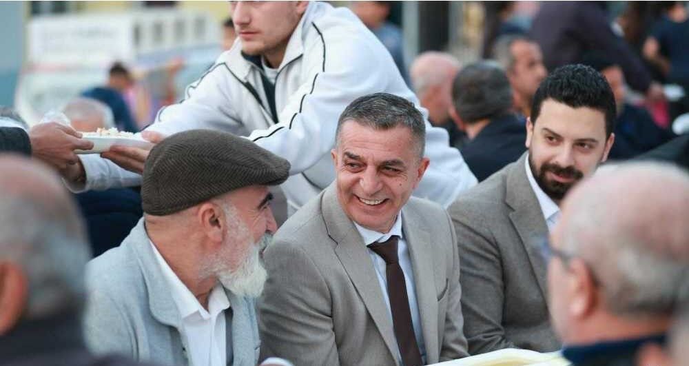 Şehzadeler Belediyesi Bayındırlık Mahallesi’nde vatandaşlarla iftar yaptı-1