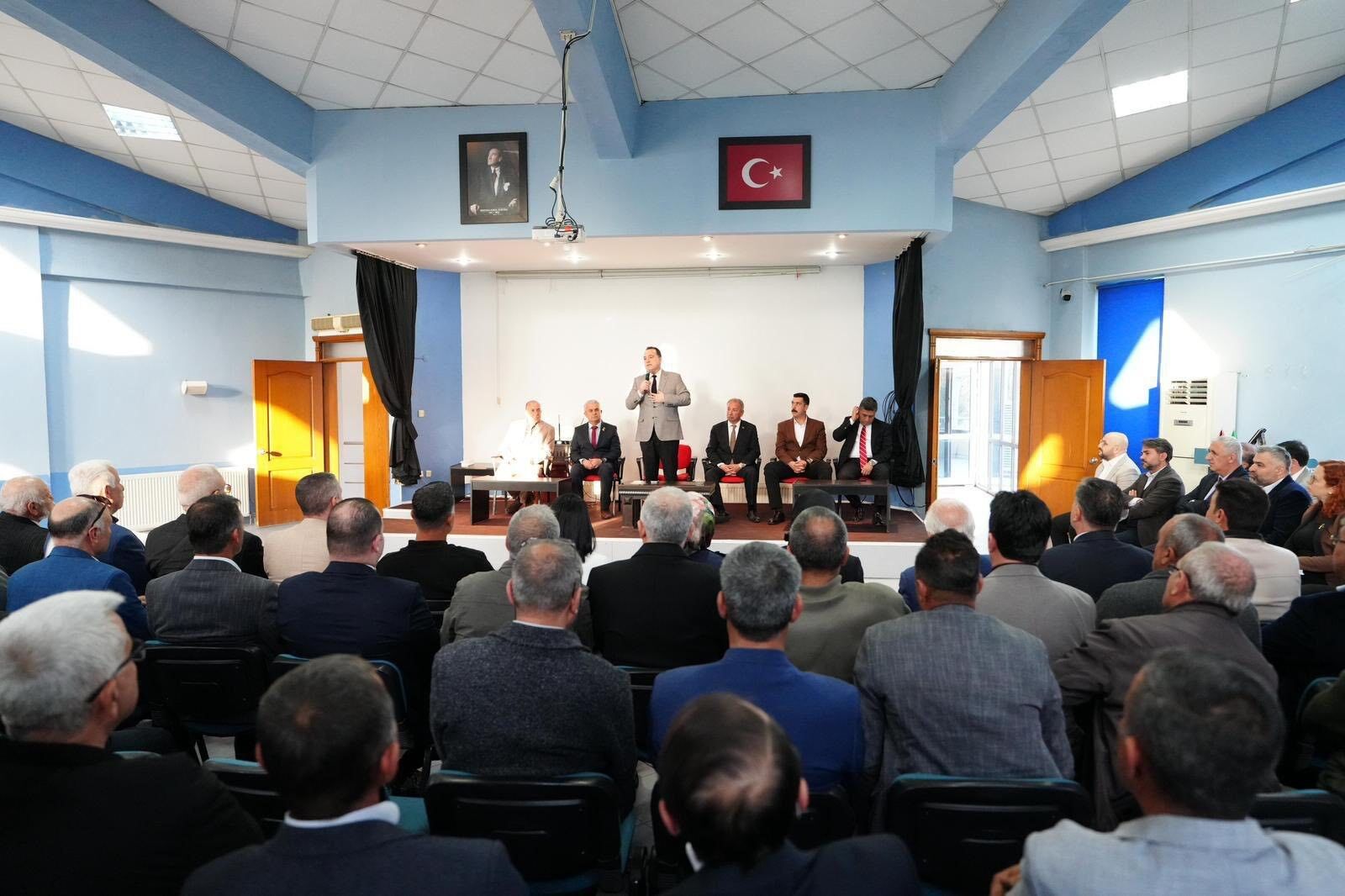 Başkan Besim Dutlulu, Salihli’de Muhtarlarla Bir Araya Geldi! (6)