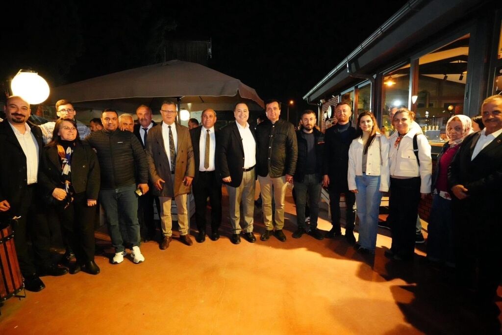 Büyükşehir'in Iftar Sofrası Alaşehir'de Kuruldu (1)