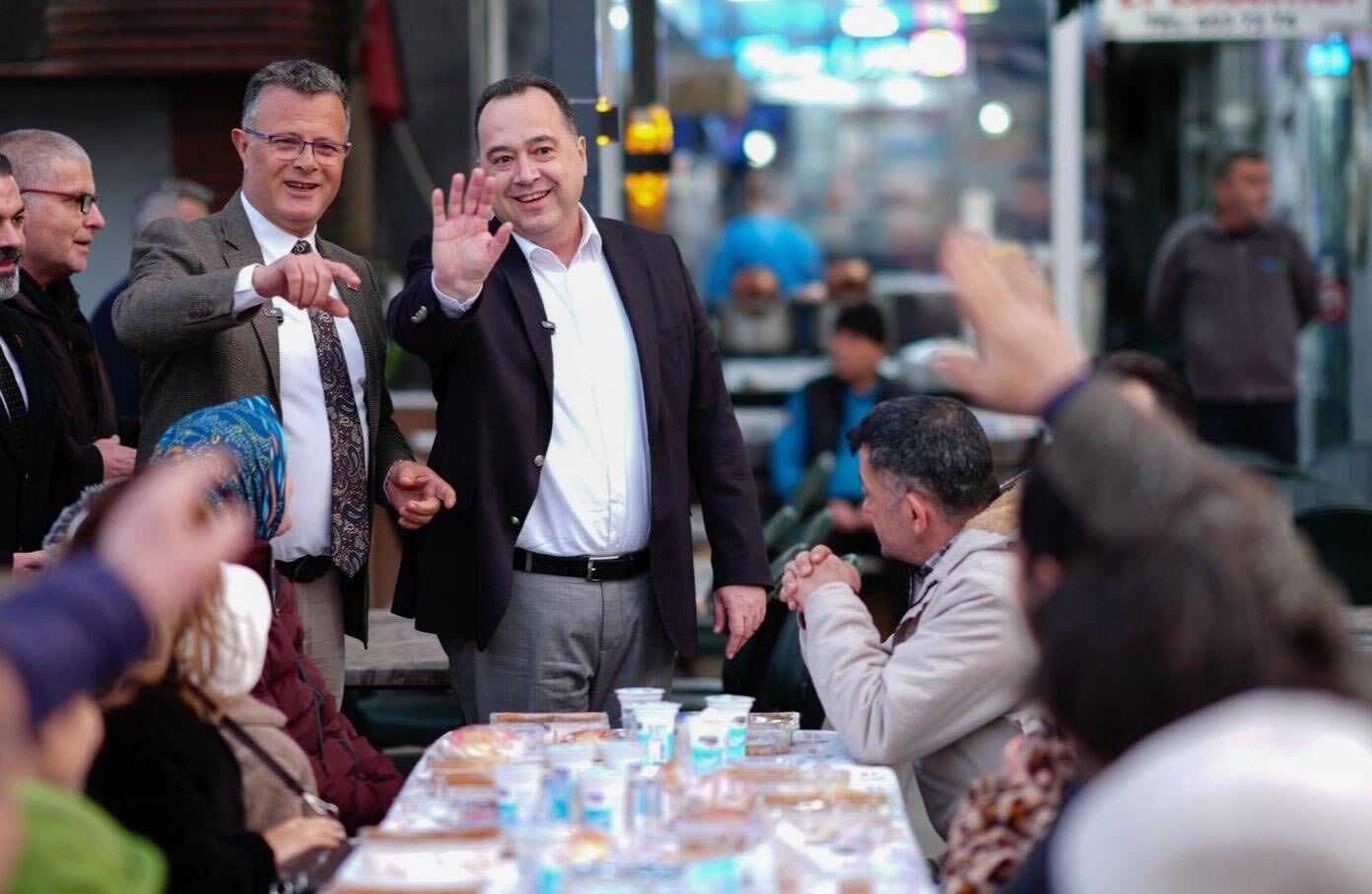 Büyükşehir'in Iftar Sofrası Alaşehir'de Kuruldu (3)