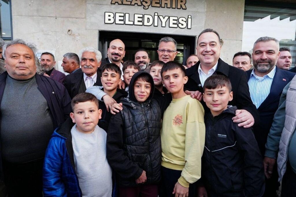 Büyükşehir'in Iftar Sofrası Alaşehir'de Kuruldu (4)