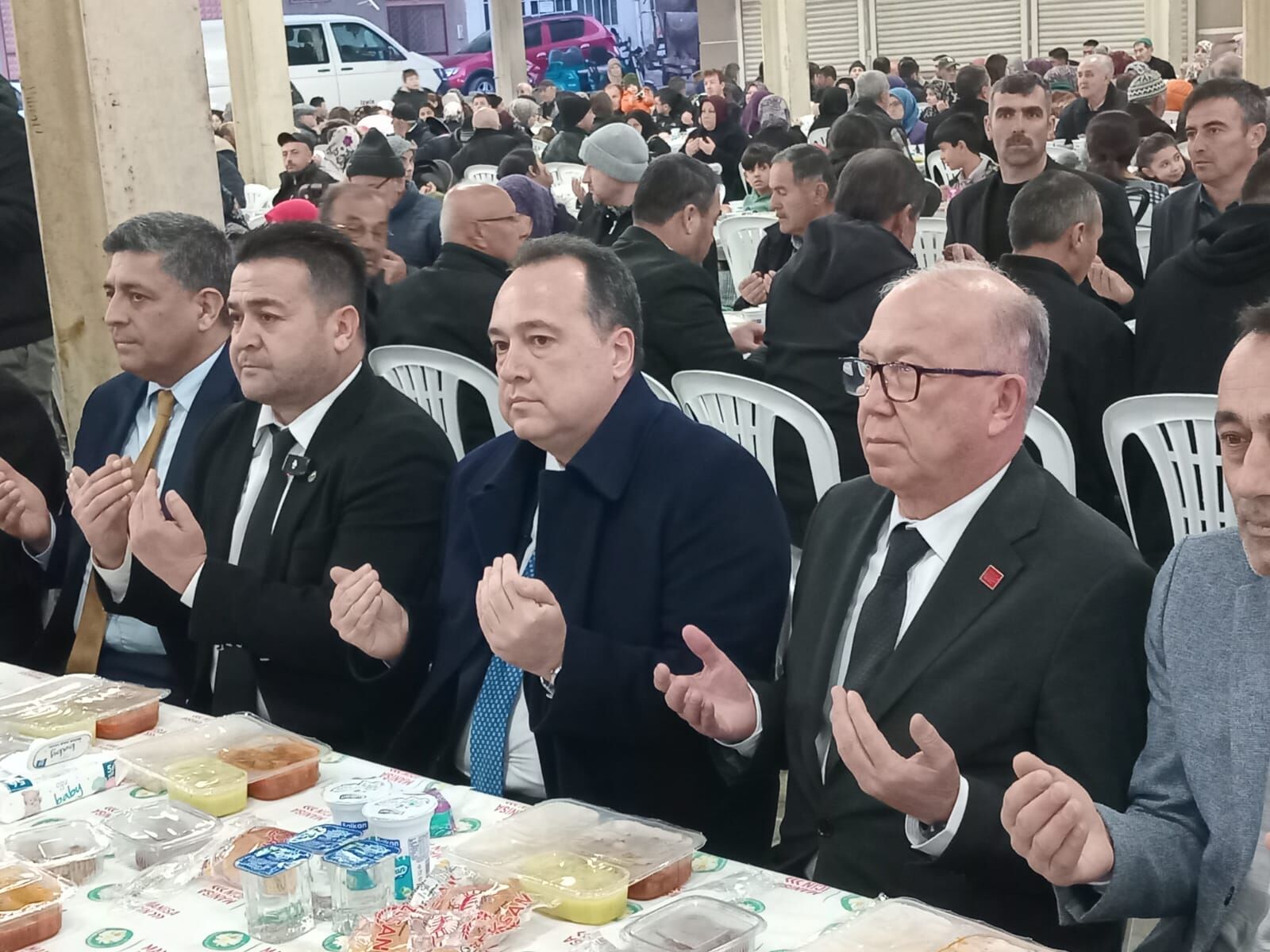 Büyükşehi̇ri̇n İftar Sofrasi Kirkağaç'ta Kuruldu (1)