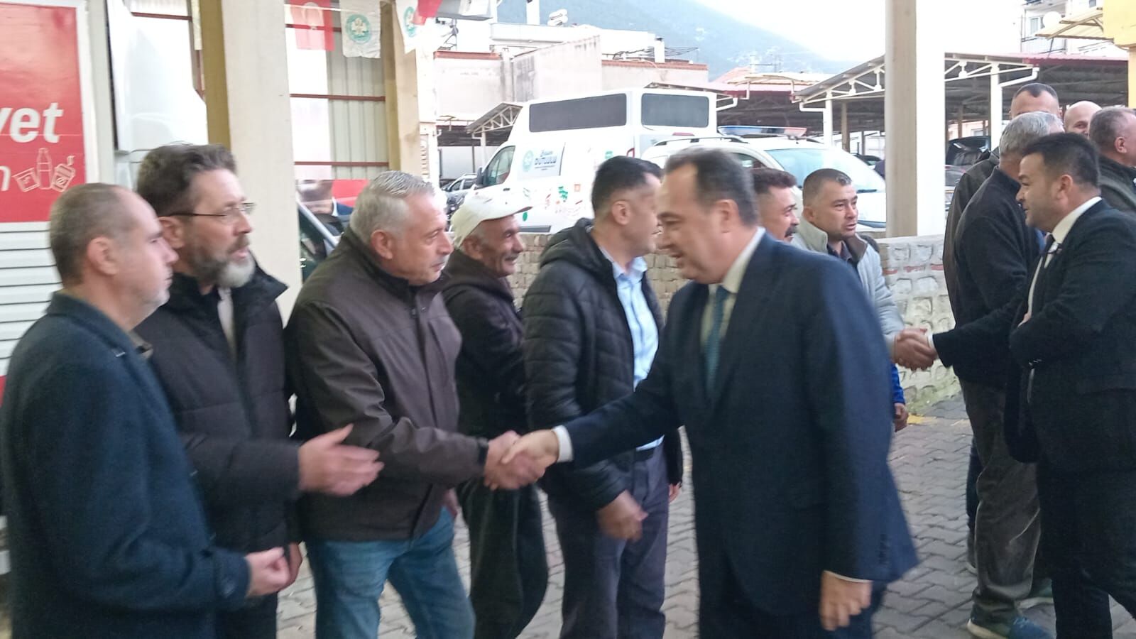 Büyükşehi̇ri̇n İftar Sofrasi Kirkağaç'ta Kuruldu (6)