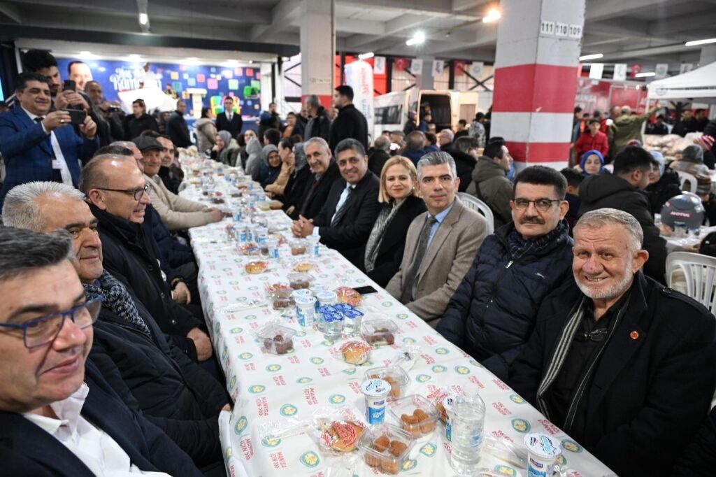 Büyükşehi̇r’i̇n İftar Sofrasi Soma’da Kuruldu (3)