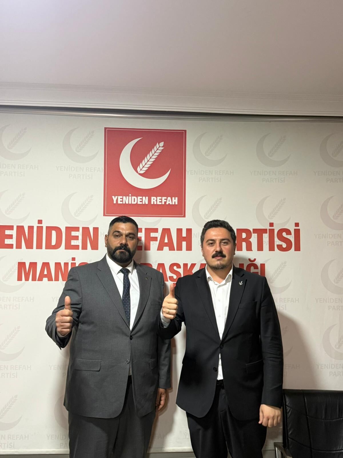 Genel Başkan Manisa'da Onlarca Kişiye Rozet Taktı (1)