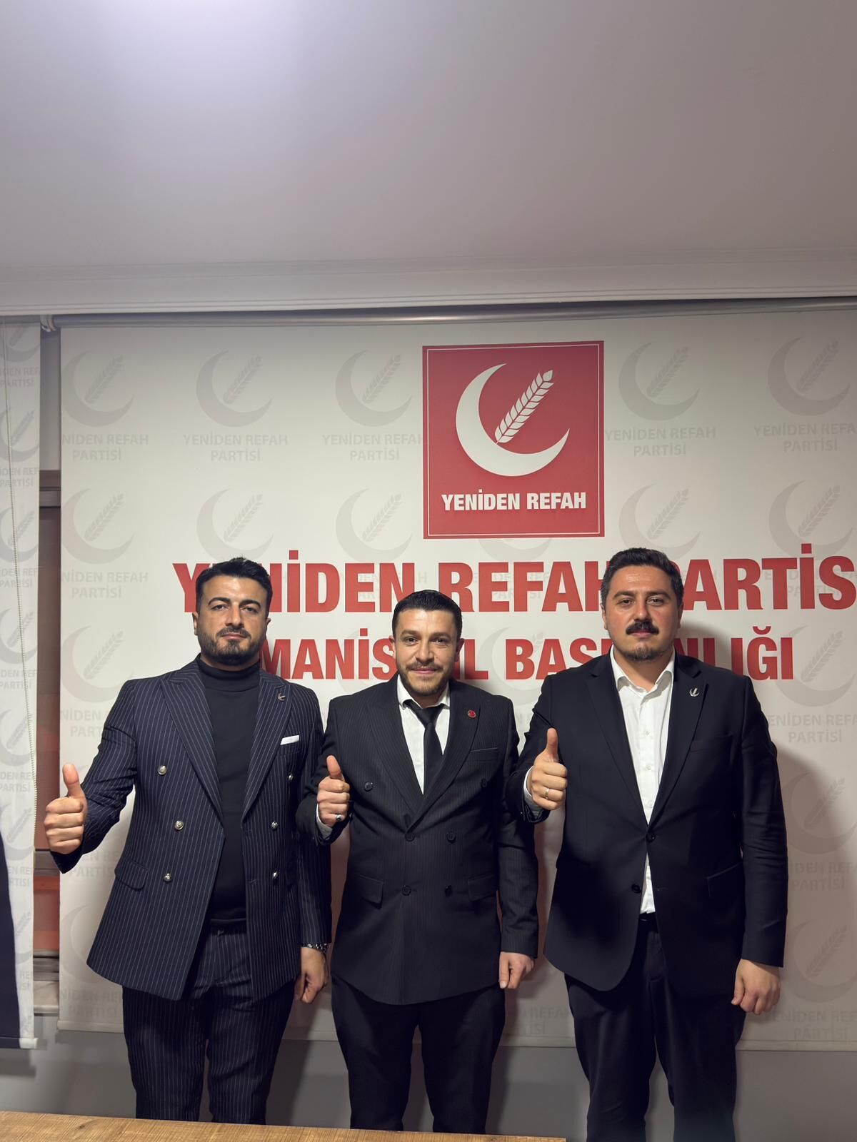 Genel Başkan Manisa'da Onlarca Kişiye Rozet Taktı (3)