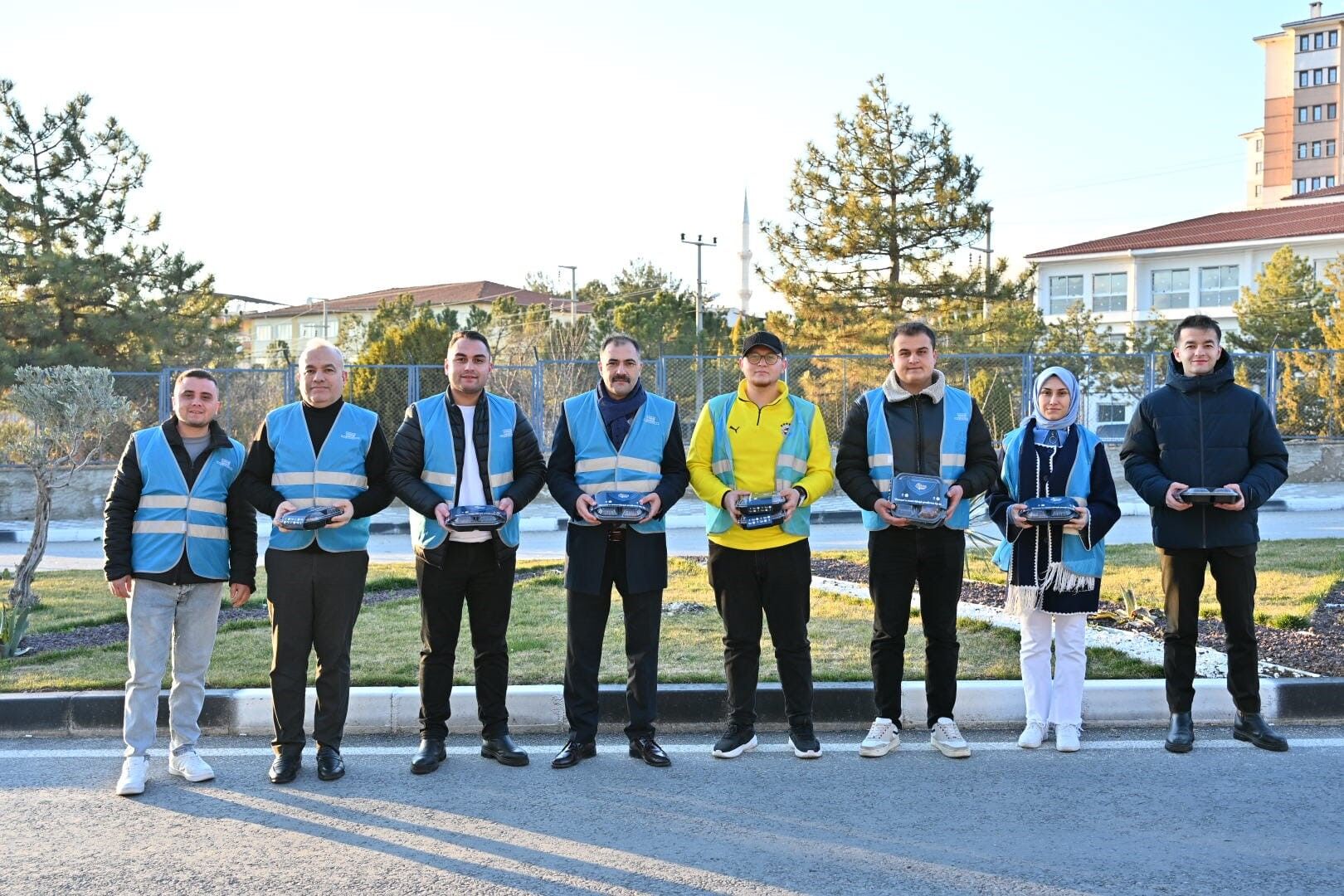 Iftar Saatine Yolda Yakalanan Sürücülere Iftariyelik Ikramı (3)