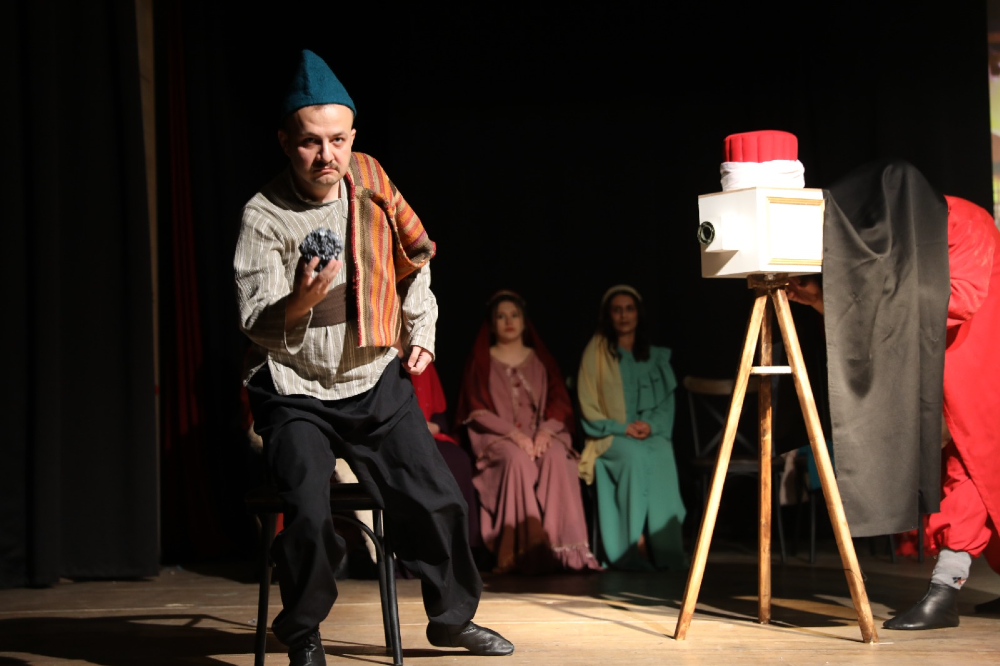 Manisa'da 'Fotoğrafçı' oyunu büyük beğeni topladı-2.2.1