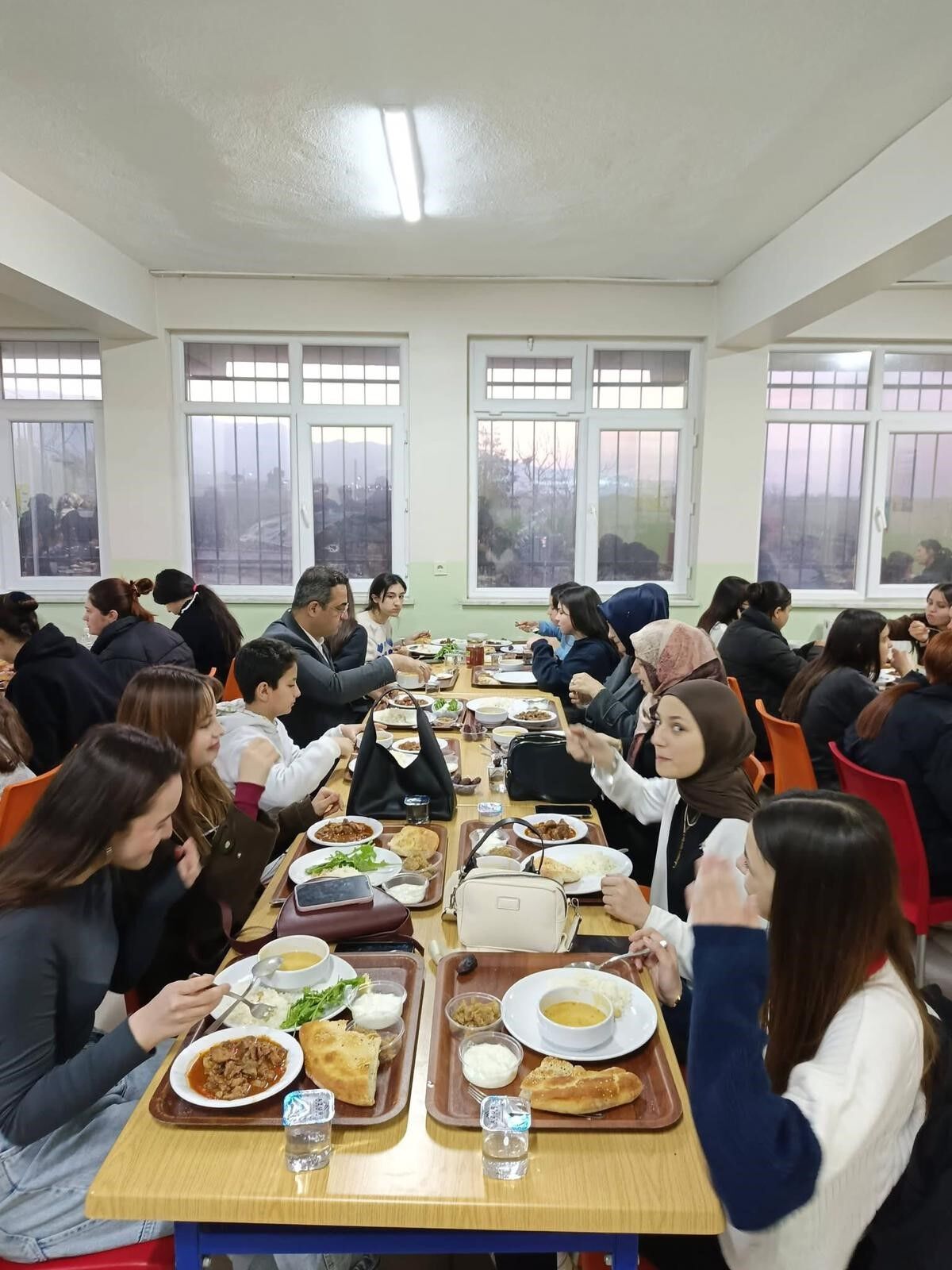 Kaymakam Halil Dalak Liseli Öğrencilerle Iftar Yaptı! (2)