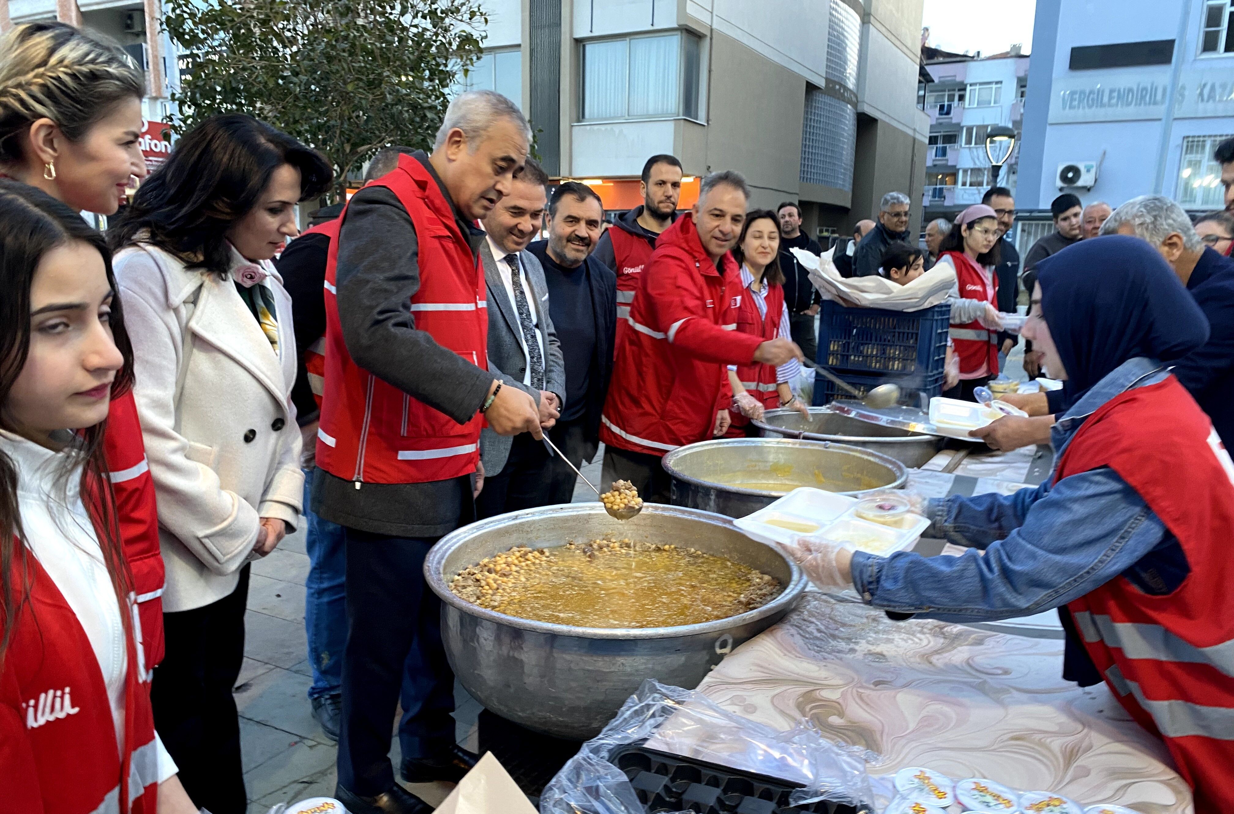 Kızılay'ın Iftar Çadırı Alaşehir'de (3)