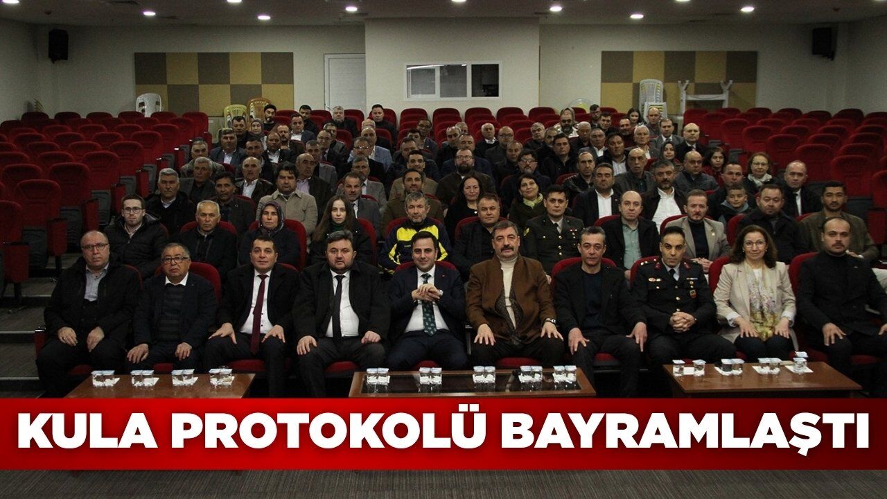 Kula'da protokol üyeleri bayramlaşma programında bir araya geldi!