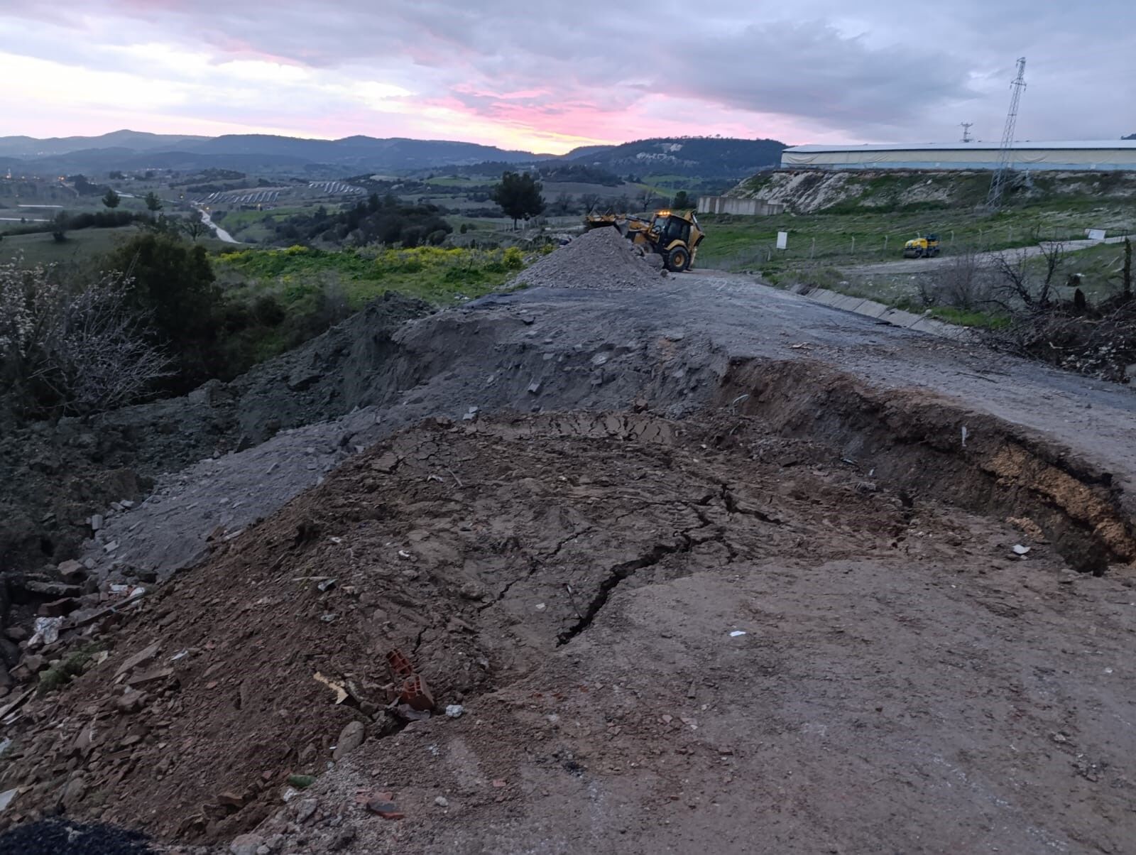 Kula Selendi Karayolu Ulaşıma Kapatıldı (4)
