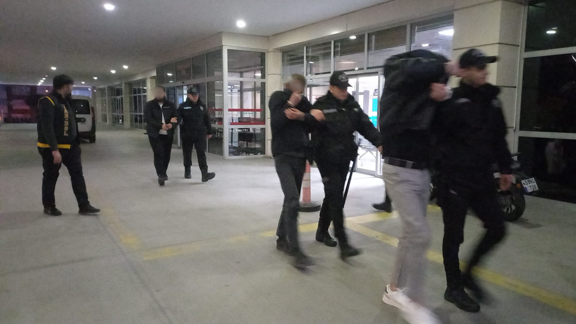 Manisa Merkezli 6 İlde Dev Operasyon Sahte Polis Çetesi Çökertildi! (3)