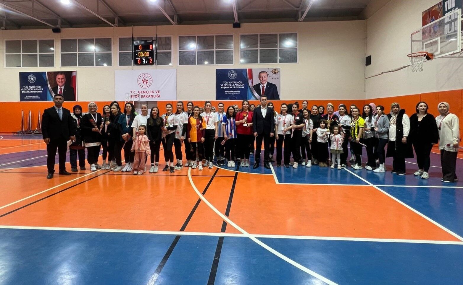 Manisa'da Evinin Sultanları Voleybol Turnuvası (1)