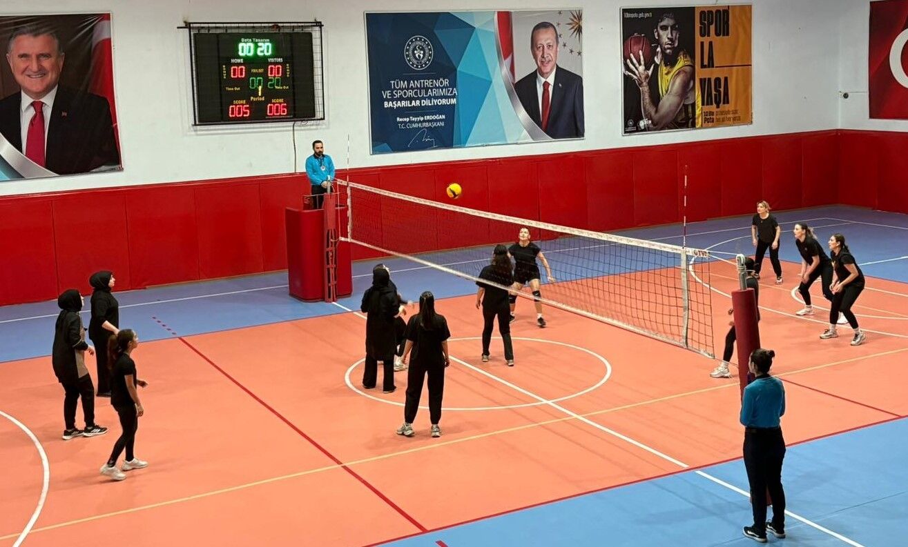 Manisa'da Evinin Sultanları Voleybol Turnuvası (3)