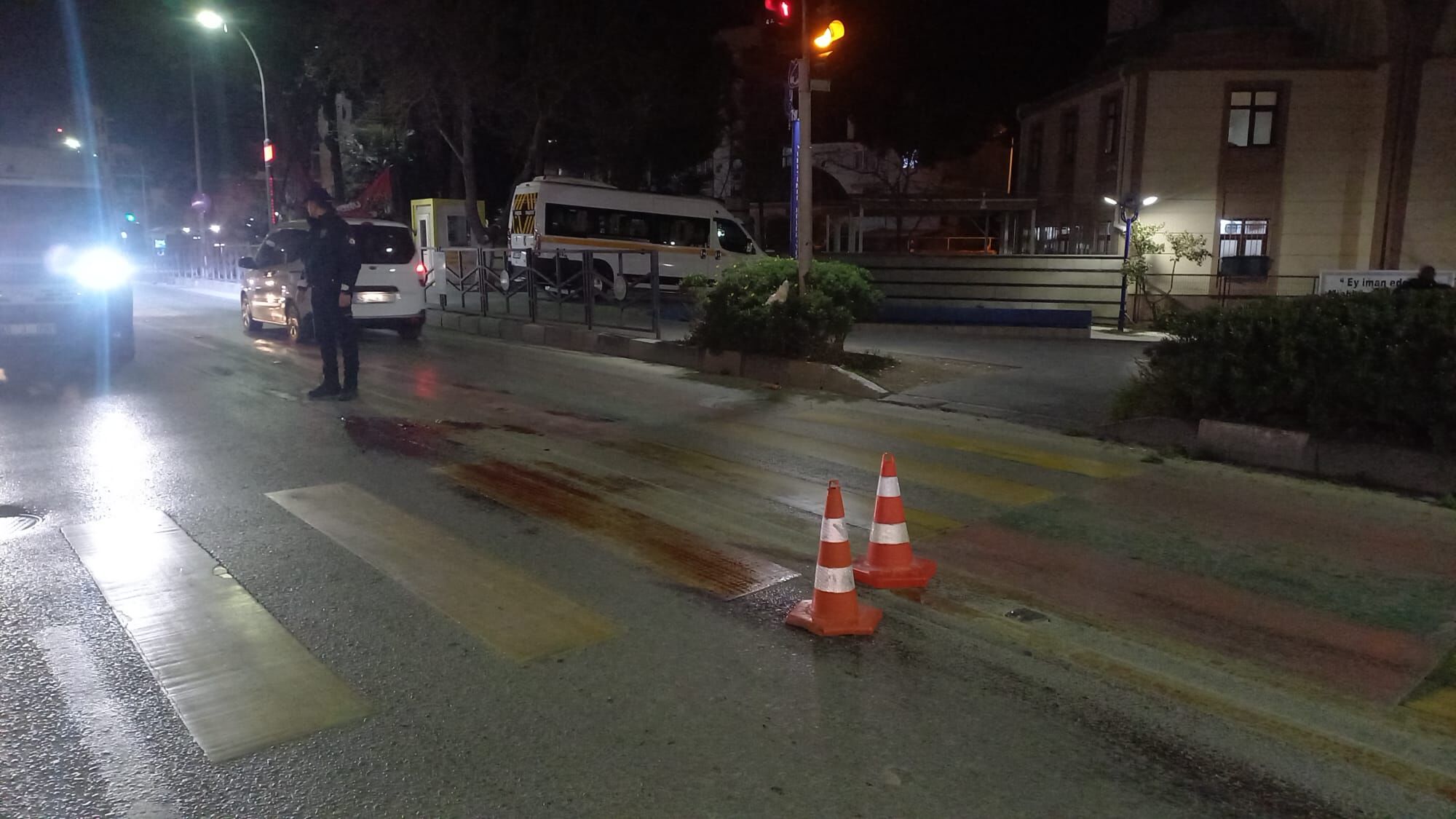 Mani̇sa'da Hafi̇f Ti̇cari̇ Araç Yayaya Çarpti 1 Ağir Yarali (1)