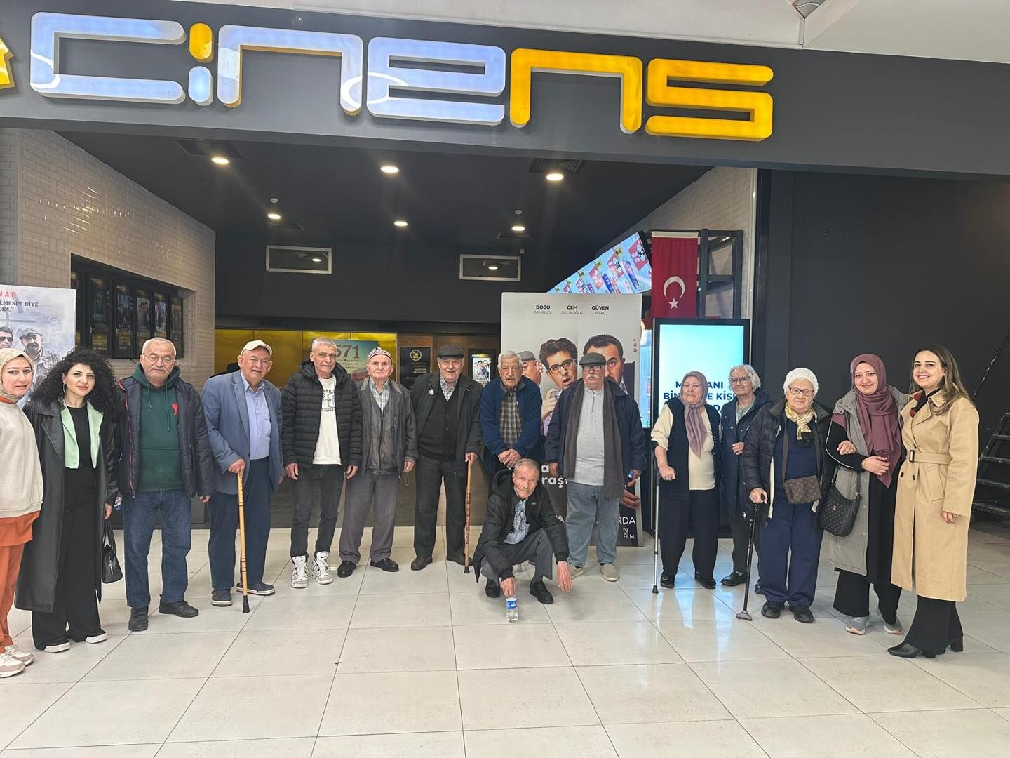 Manisa'da Huzurevi Sakinleri Sinema'da Buluştu (1)