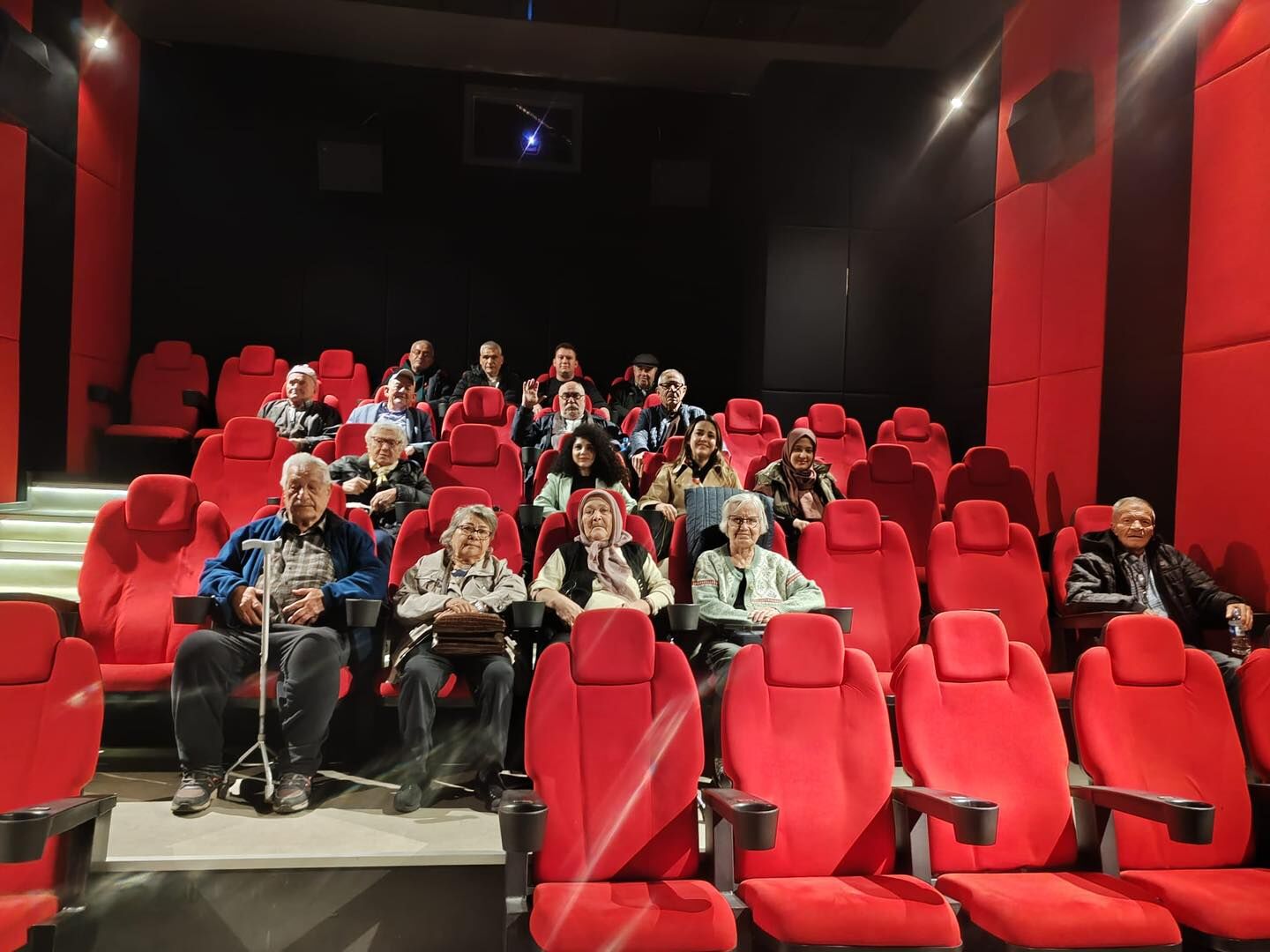 Manisa'da Huzurevi Sakinleri Sinema'da Buluştu (2)