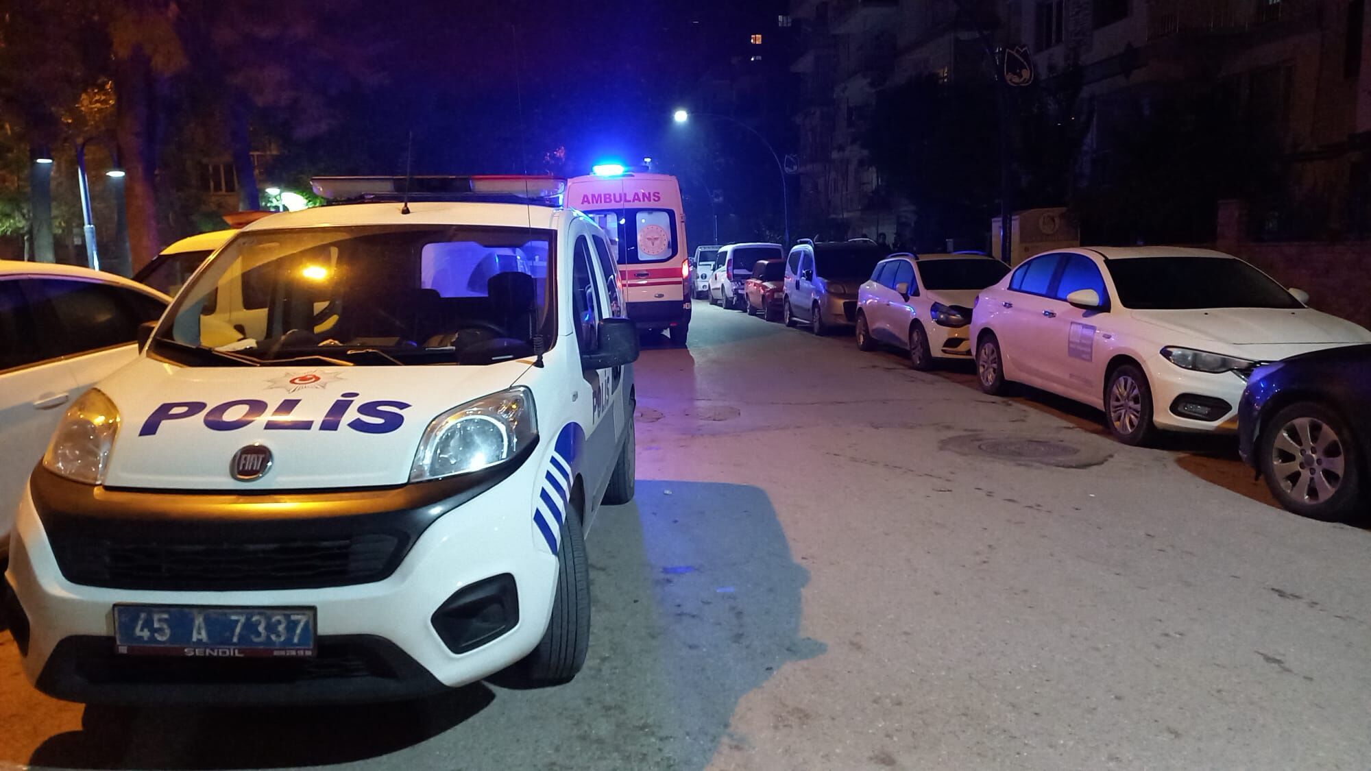 Manisa'da Iki Grup Arasında Bıçaklı Kavga! (2)