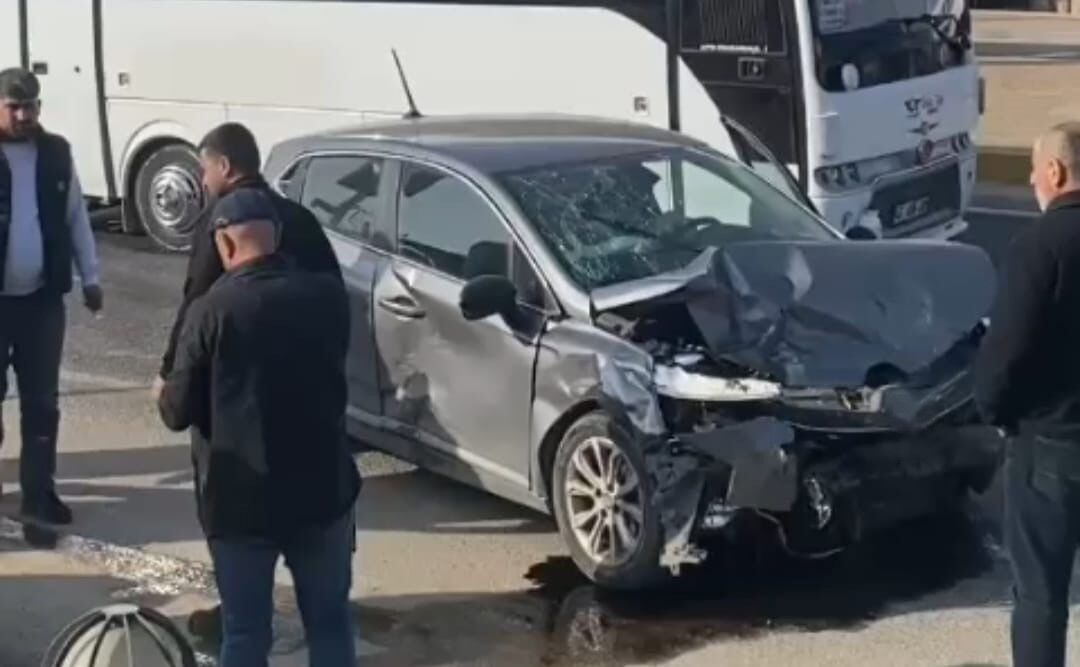 Manisa'da Otomobiller Çarpıştı 3 Yaralı (2)