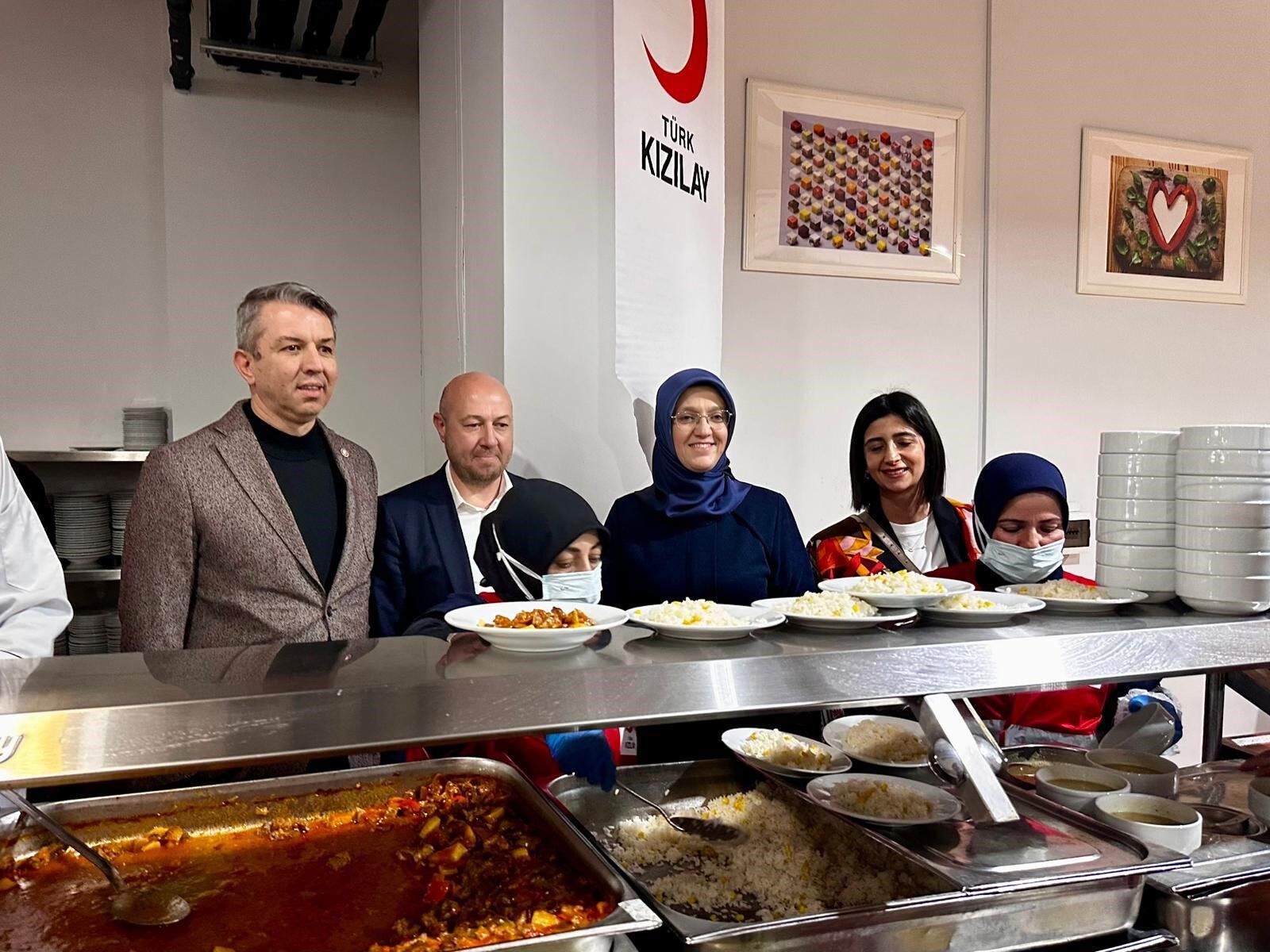 Manisa'da Üniversite Öğrencilerine Iftar Yemeği (1)