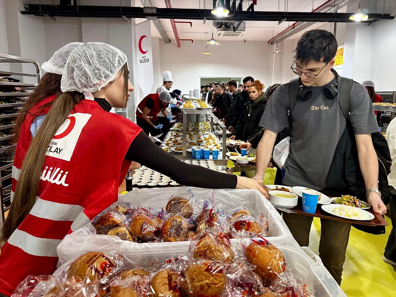 Manisa'da Üniversite Öğrencilerine Iftar Yemeği (2)