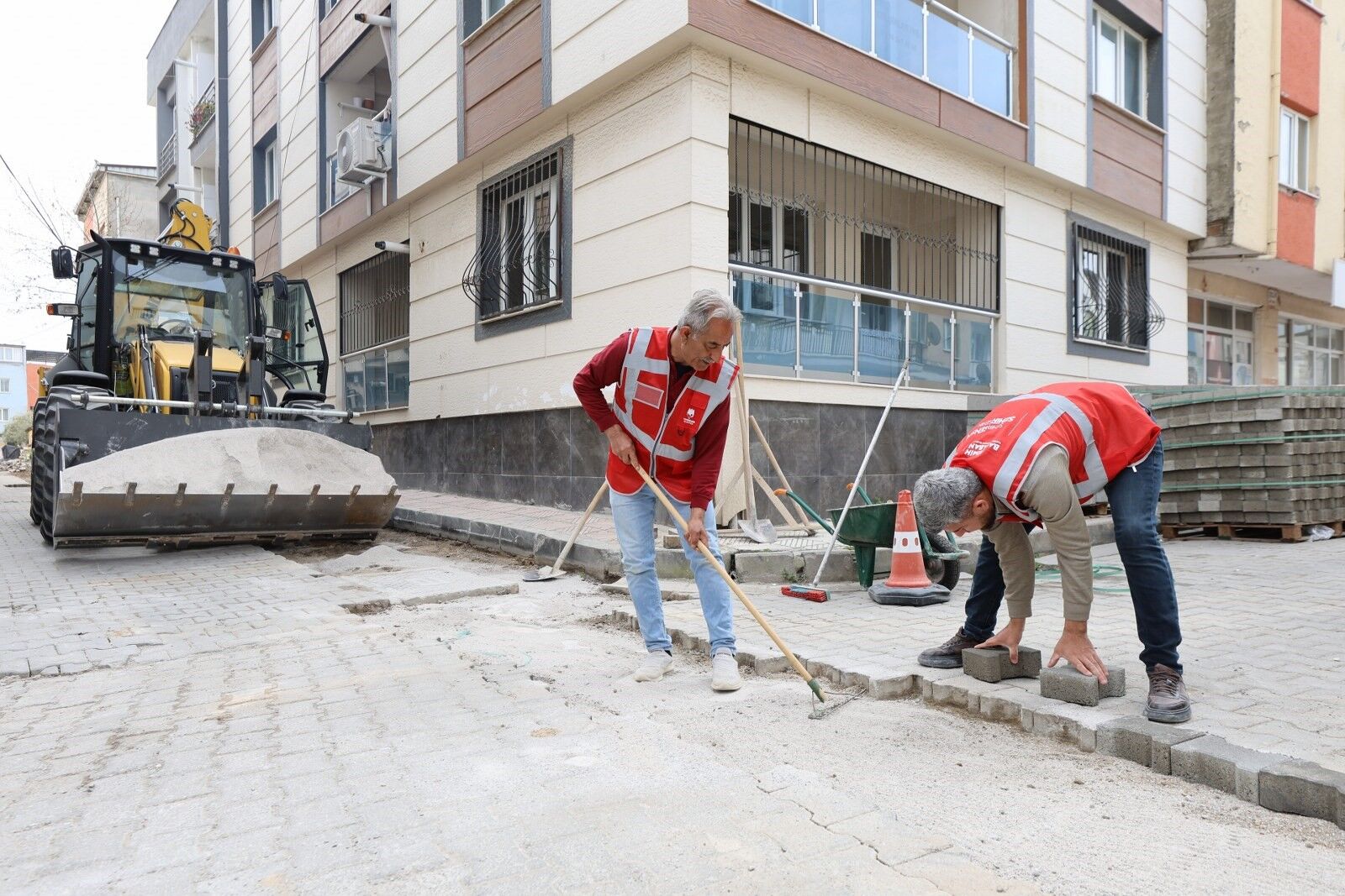 Manisa'da Yenileme Çalışmaları Sürüyor! (2)