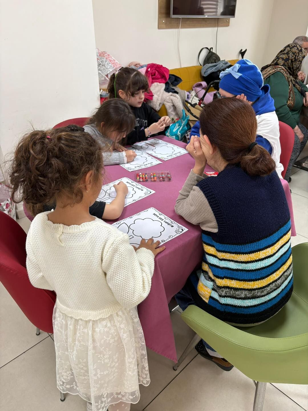 Manisalı Miniklerden Huzurevine Ziyaret! (1)