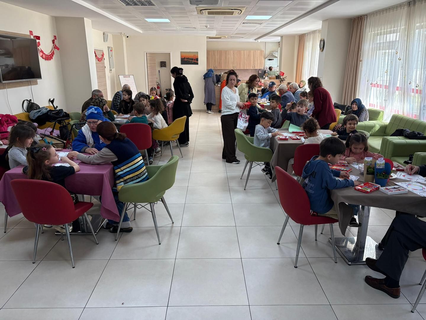 Manisalı Miniklerden Huzurevine Ziyaret! (2)