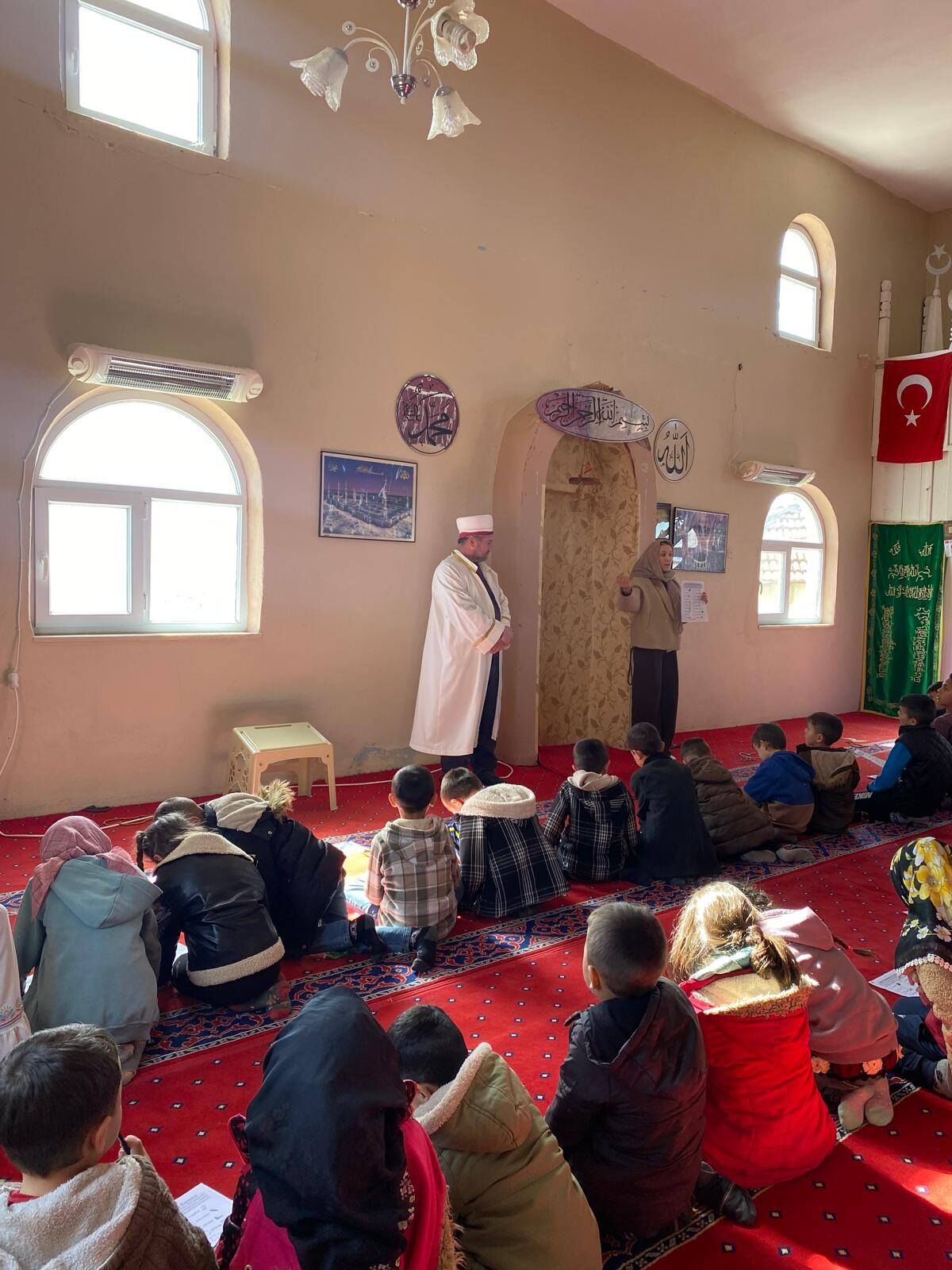 Minik Öğrenciler Camiyi Yerinde Öğrendi (1)