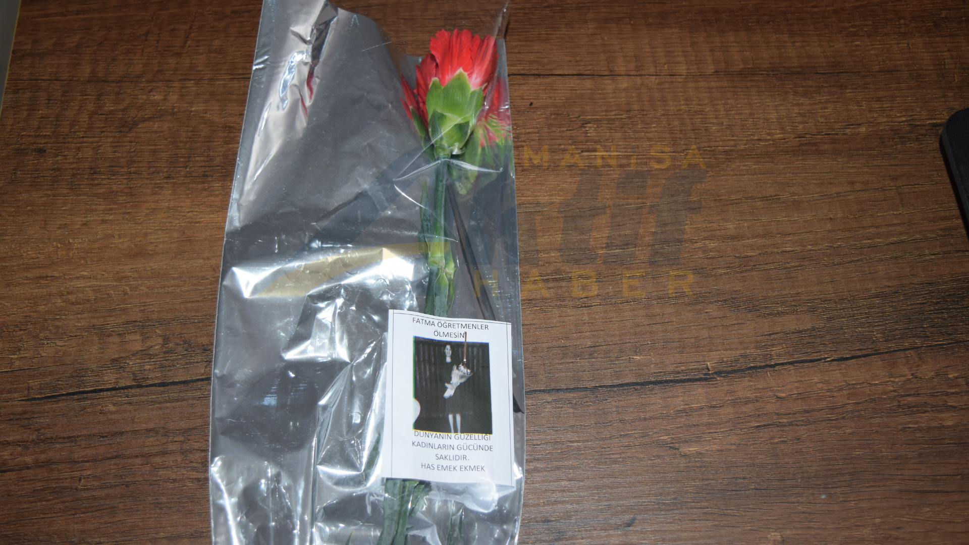 Sarıgöl Emek Ekmek'ten Kadın Müşterilere Anlamlı Jest! (8)