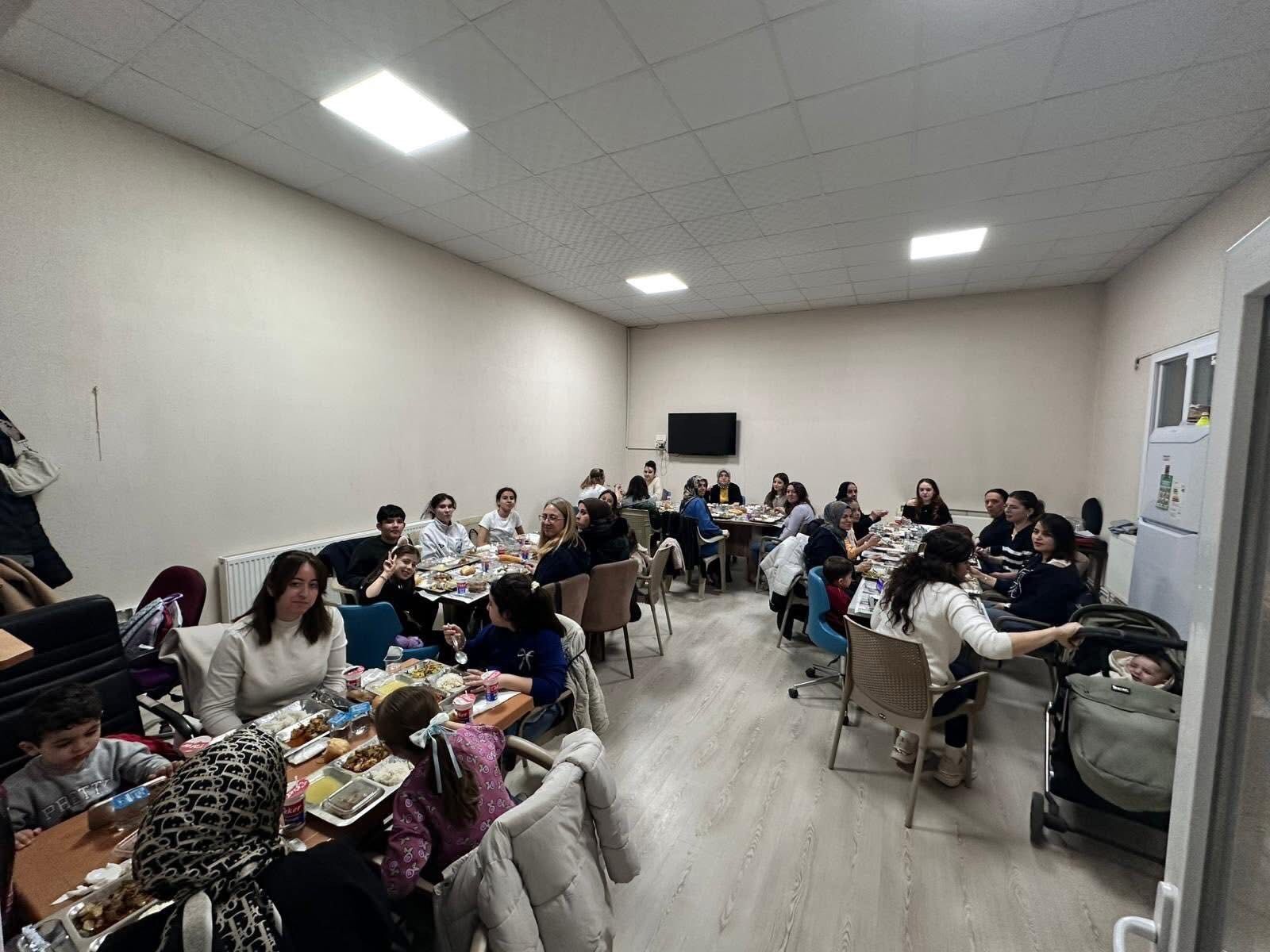 Sarıgöl Ilçesinde İlçe Tarım Ve Orman Müdürlüğü Personeli (1)